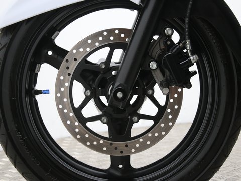 Suzuki Inazuma GW 250 FL5 18