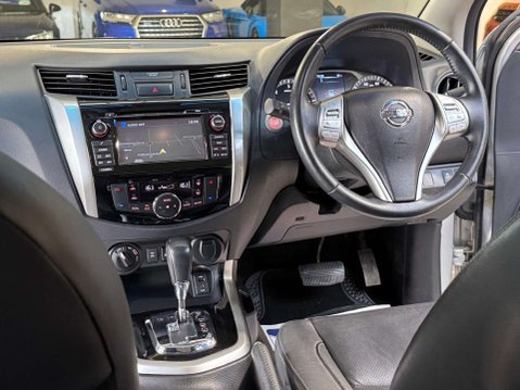 Nissan Navara 2.3 Navara Tekna dCi Auto 4WD 5dr 9