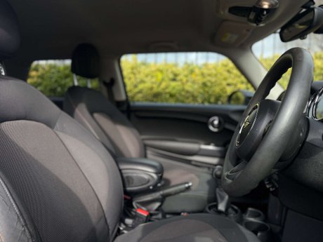 Mini Hatch 1.5 Cooper Classic 3dr 23