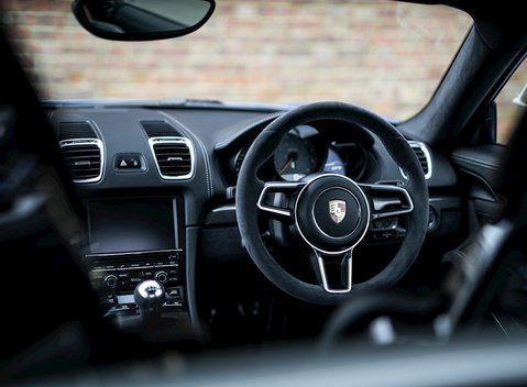 Porsche Cayman GT4 18