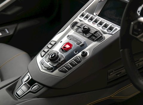 Lamborghini Aventador LP700-4 18