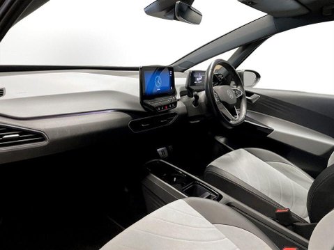 Volkswagen ID.3 Pro Performance 58kWh Family Hatchback 5dr Electric Auto (204 ps) 17
