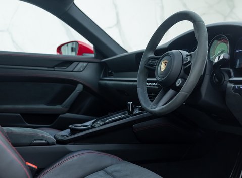 Porsche 911 Carrera 4 GTS (992) 13