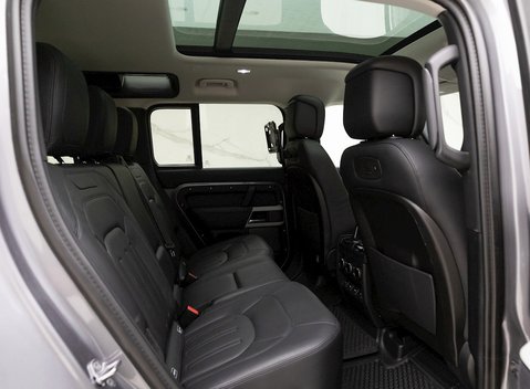 Land Rover Defender 110 HSE P300 16