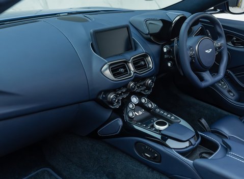 Aston Martin V12 Vantage ROADSTER 22