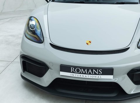 Porsche Cayman GT4 (718) 26