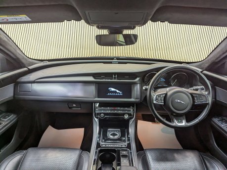 Jaguar XF 2.0 XF R-Sport D AWD Auto 4WD 5dr 55