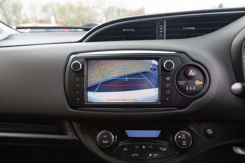 Toyota Yaris VVT-I DESIGN M-DRIVE S TSS 27