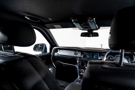 Rolls-Royce Cullinan V12. DYNAMIC PACKAGE. ACTIVE CRUISE. SHOOTING STAR HEADLINER. HUD 17