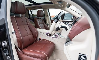 Mercedes-Benz GLS 600 First Class 12