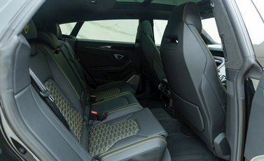 Lamborghini Urus 14