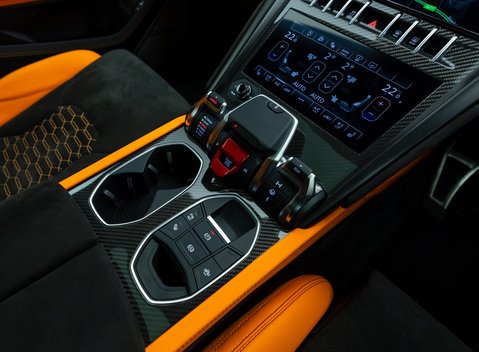 Lamborghini Urus Pearl Capsule 26