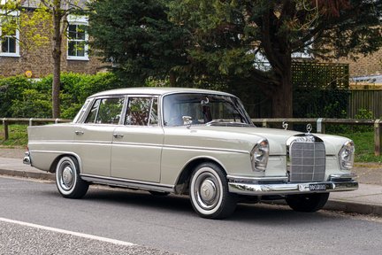 Mercedes-Benz S Class 300SE Fintail W112 "Königsflosse" 2