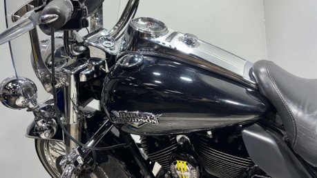 Harley-Davidson Touring 1690 FLHRC ROADKING CLASSIC 2012 TO MANY EXTRAS 21' WHEEL 34