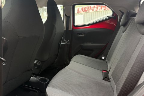 Toyota Aygo 1.0 VVT-I X-PLAY TSS LOOK! JUST 27000 MILES! LOW INSURANCE! 25
