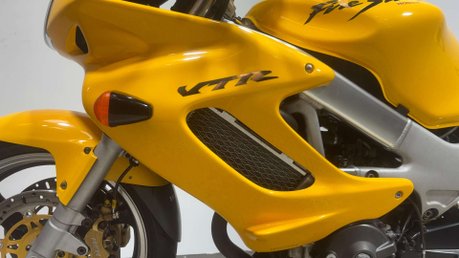 Honda VTR FIRESTORM 1997 ONLY 13K RUNS GREAT VERY CLEAN NEW MOT 1000CC VTWIN 40