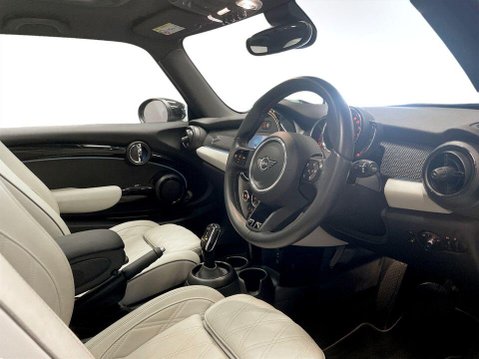 Mini Hatch 1.5 Cooper Exclusive Hatchback 3dr Petrol Steptronic Euro 6 (s/s) (136 ps) 12
