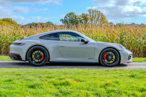 Porsche 911 Carrera 4 GTS PDK 4