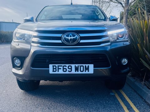 Toyota Hilux INVINCIBLE 4WD D-4D DCB 5