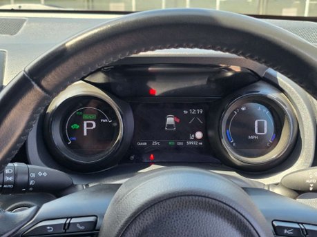 Toyota Yaris 1.5 VVT-h Dynamic Hatchback 5dr Petrol Hybrid E-CVT Euro 6 (s/s) (116 ps) 42