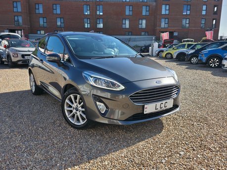 Ford Fiesta TITANIUM.. 1 PREVIOUS KEEPER.. 4 SERVICES.. STUNNING EXAMPLE