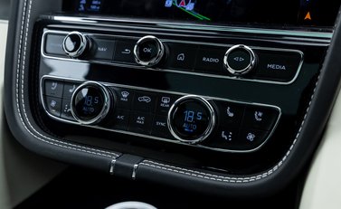 Bentley Bentayga V8 AZURE EWB First Edition 34