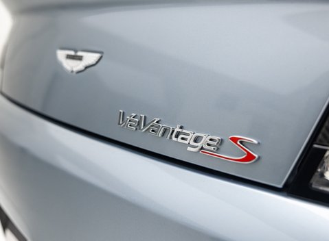 Aston Martin V12 Vantage S ROADSTER 51