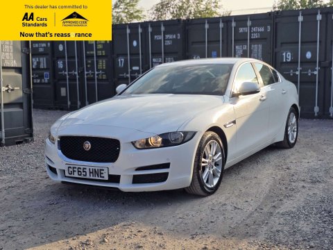 2015 Jaguar XE thumbnail 4
