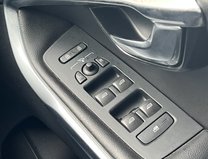Volvo V40 2.0 D2 Lux Hatchback 5dr Diesel Auto Euro 6 (s/s) 36
