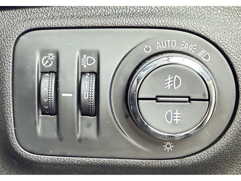 Vauxhall Corsa 1.4 SRi Nav 5dr 32