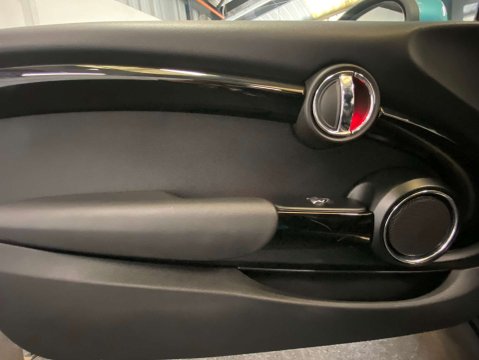 Mini Convertible 1.5 Cooper Exclusive Auto 2dr 31
