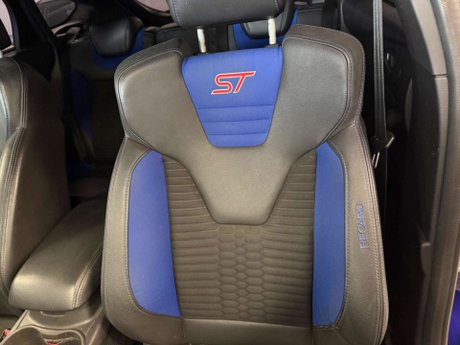 Ford Focus 2.0T EcoBoost ST-2 Euro 5 (s/s) 5dr 33