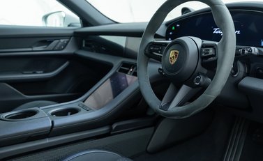 Porsche Taycan 4S Cross Turismo 10