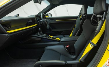 Porsche 911 GT3 TOURING (992) 16