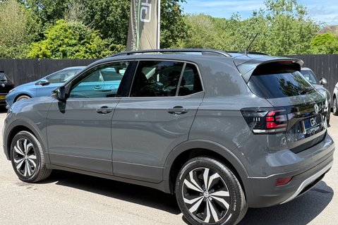 Volkswagen T-Cross SE TSI DSG - ONE OWNER - APPLE CAR PLAY - PARKING SENSORS- FULL SERVICE HIS 2