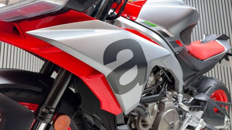 Aprilia Tuono 660 2021 ONLY 11K STUNNING BIKE NEW TYRES MID WEIGHT NAKED 18