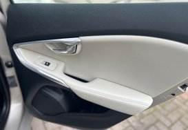 Volvo V40 2.0 T3 INSCRIPTION 26