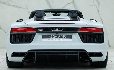 Audi R8 V10 Spyder 8