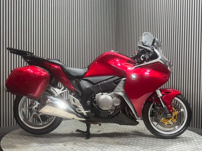 Honda VFR1200F VFR 1200 2014 ONLY 26K LUGGAGE NEW MOT WARRANTY TOURER