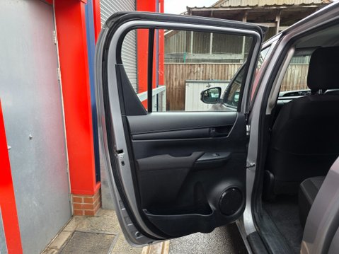 Toyota Hilux ACTIVE 4WD D-4D DCB 21
