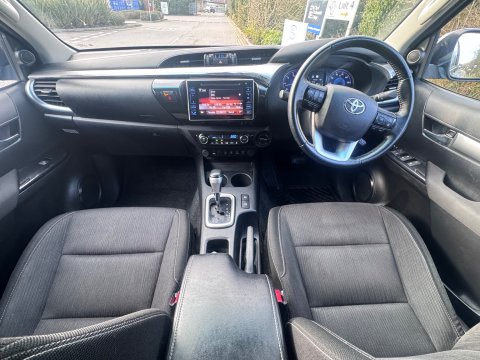 Toyota Hilux INVINCIBLE 4WD D-4D DCB 16