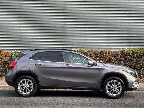 Mercedes-Benz GLA Class GLA 200 SE 5