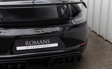 Porsche 718 Cayman GT4 25