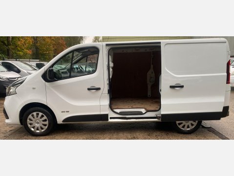 Renault Trafic 1.6 dCi 27 Business+ Panel Van 5dr Diesel Manual SWB Standard Roof Euro 5 ( 14