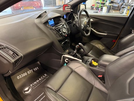 Ford Focus 2.0T EcoBoost ST-3 Euro 5 (s/s) 5dr 34