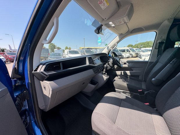 Volkswagen Transporter Crew Cab AUTO SWB L1H1 Low Roof T32 Highline 204ps 4motion Air Con Alloys E 14