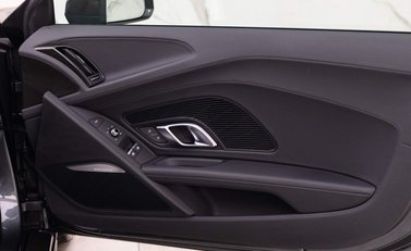 Audi R8 V10 Performance Carbon Black 13