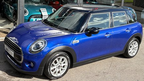 Mini Hatch Cooper 1,5 Petrol Manual Pepper Nav 5 door - APPLE CARPLAY - REAR PARK 9