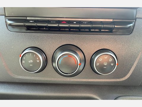 Renault Master 2.3 dCi 35 Business FWD LWB Medium Roof Euro 6 4dr 30