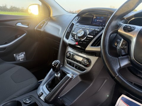 Ford Focus TITANIUM NAVIGATOR TDCI 11